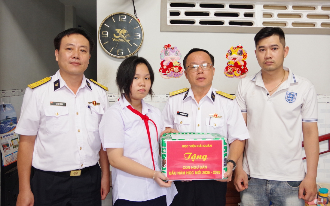 Học viện Hải quân động viên con đỡ đầu trước thềm năm học mới