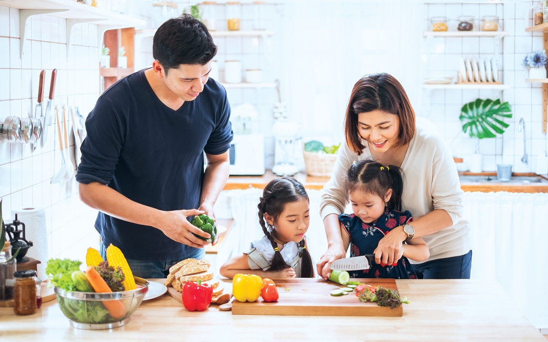 Bình đẳng giới là câu chuyện sống động diễn ra trong căn bếp gia đình