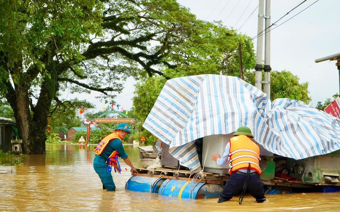 Nghệ An: Nước lũ lên cao, di dời gần 300 hộ dân đến nơi an toàn