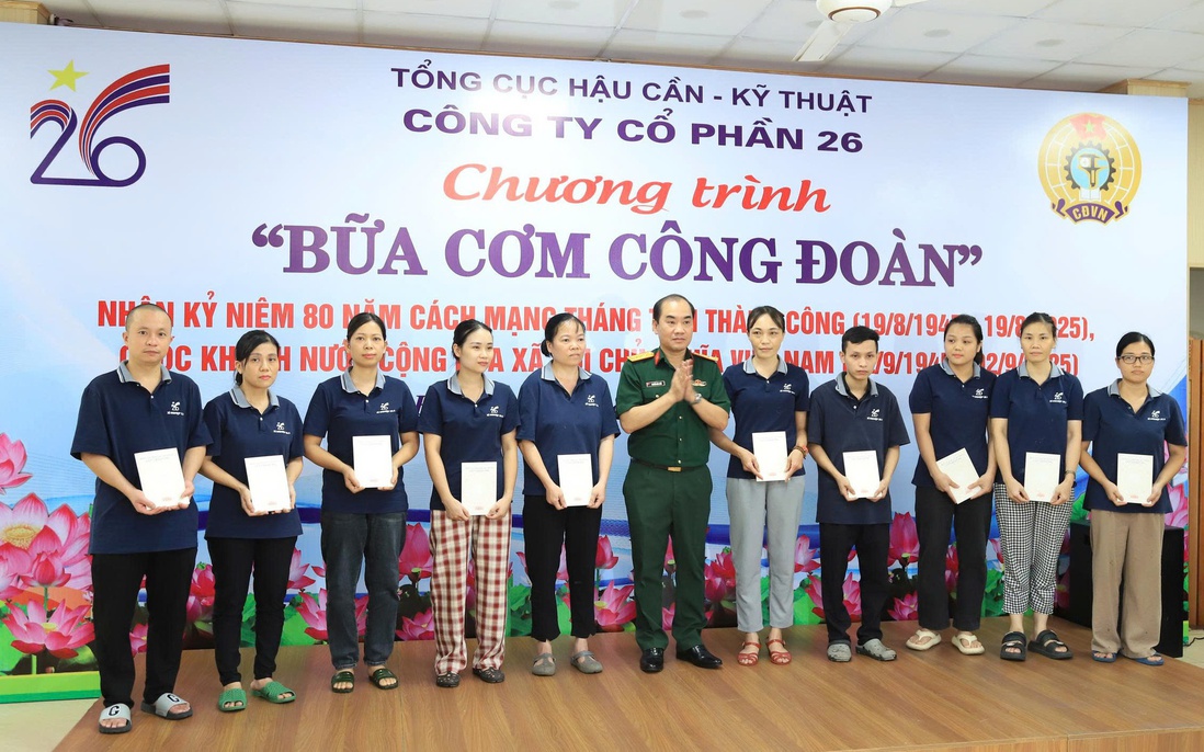 Chăm lo "Bữa cơm công đoàn" cho hơn 800 người lao động