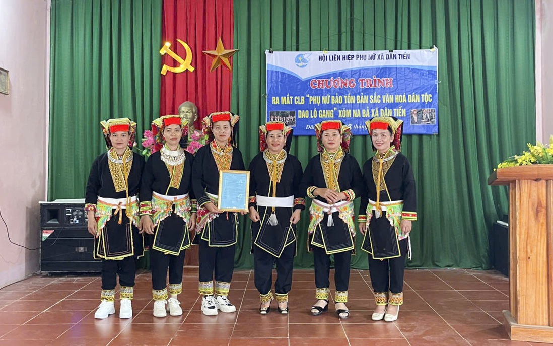 Ra mắt Câu lạc bộ “Phụ nữ bảo tồn bản sắc văn hoá dân tộc Dao Lô Gang” tại xã Dân Tiến