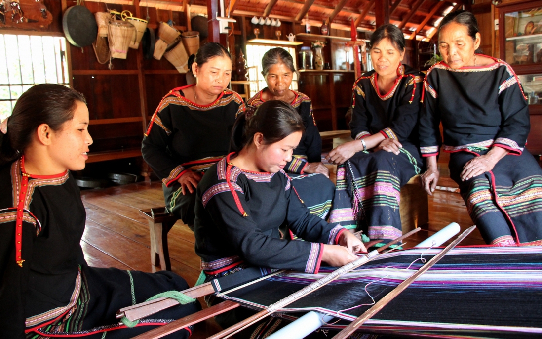 5 giải pháp then chốt giúp phụ nữ dân tộc thiểu số thoát nghèo bền vững