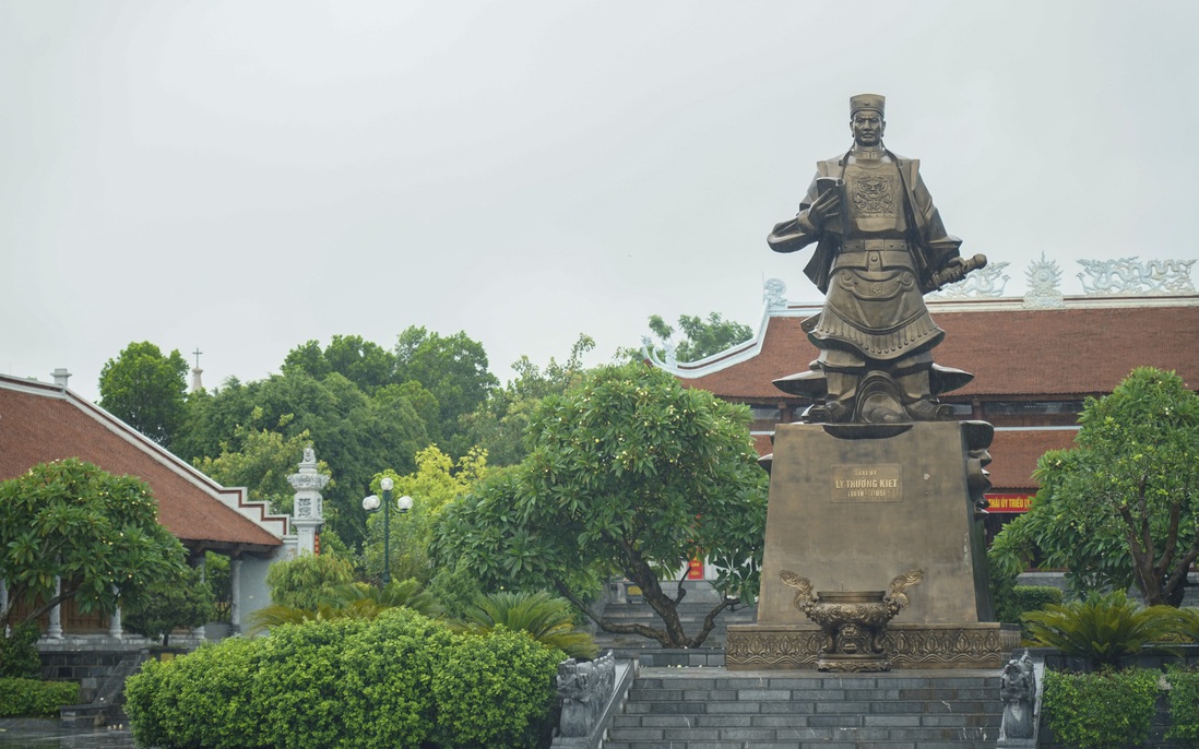 Đền thờ, Tượng đài Lý Thường Kiệt - "Địa chỉ đỏ" bên dòng Như Nguyệt lịch sử
