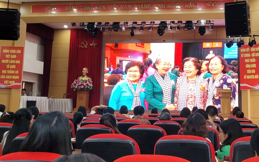 Đảng bộ TƯ Hội LHPN Việt Nam sinh hoạt chuyên đề "Hào khí Cách mạng Tháng Tám và Quốc khánh 2/9"