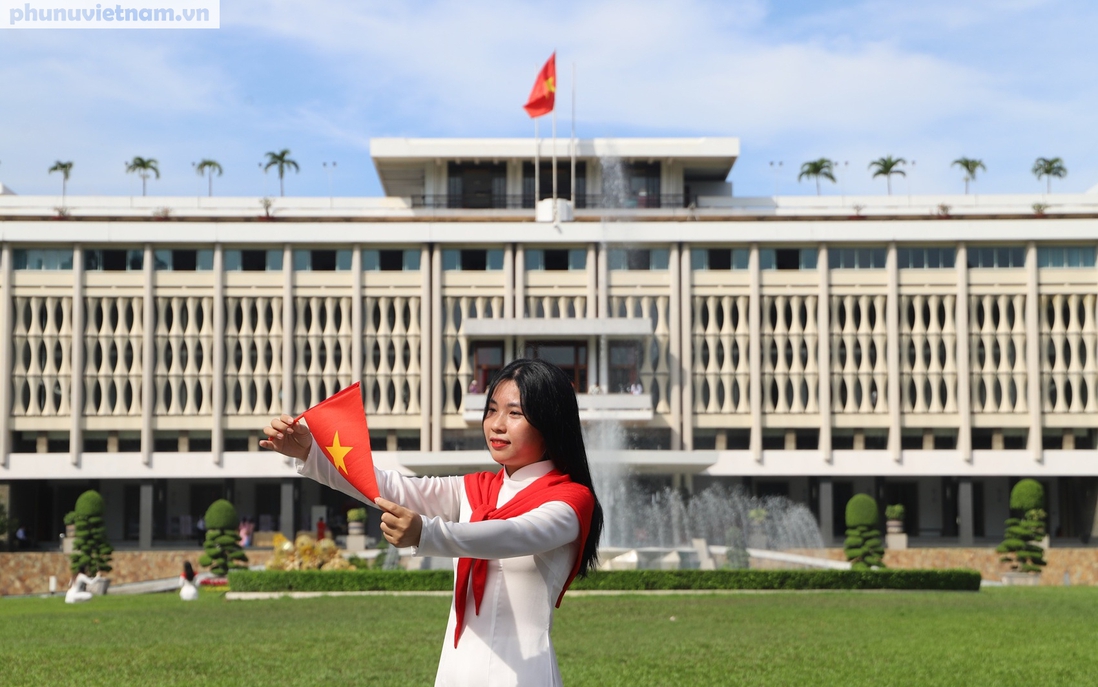 TPHCM rực rỡ cờ hoa mừng Quốc khánh 2/9