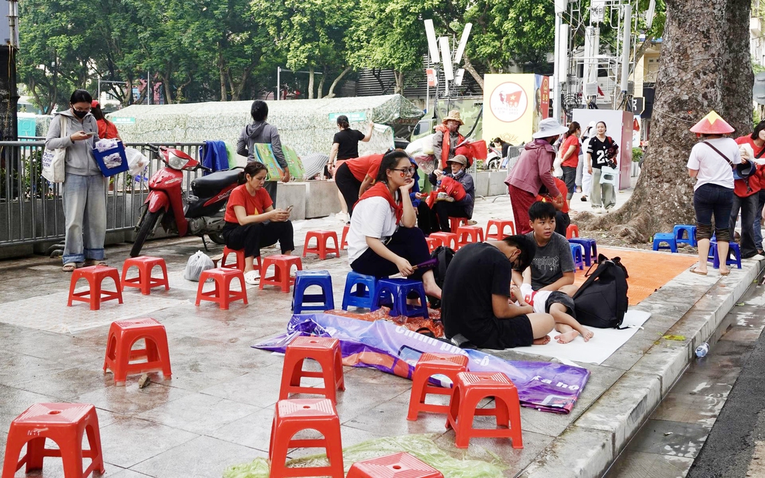 Cảnh báo mưa lớn trước ngày Tổng duyệt diễu binh, người dân không nên chờ đợi ngoài trời quá lâu