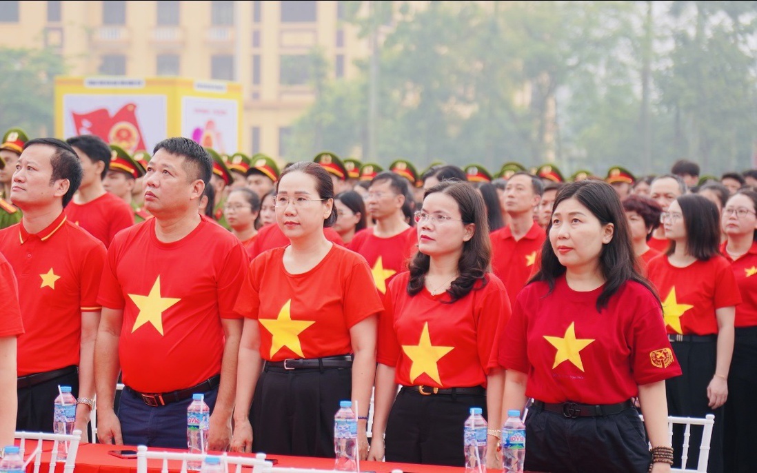 Hơn 10.000 cán bộ, hội viên phụ nữ Hưng Yên dự Lễ chào cờ "Tôi yêu Tổ quốc, quê hương tôi"