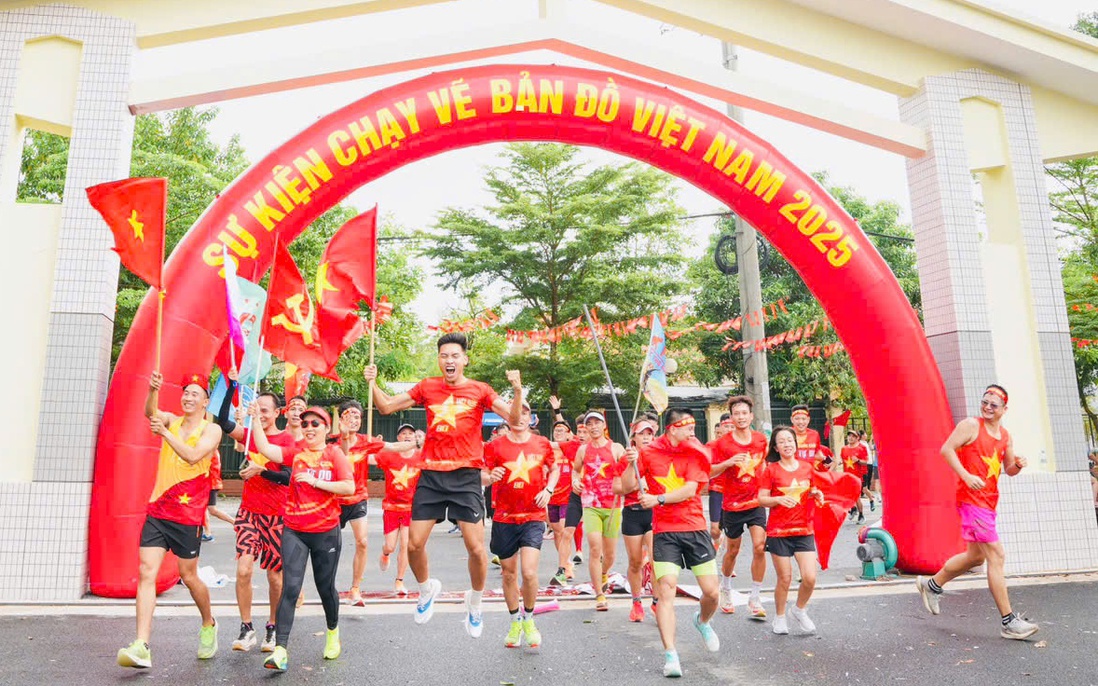 280 vận động viên chạy xếp hình bản đồ Tổ quốc nhân 80 năm Quốc khánh