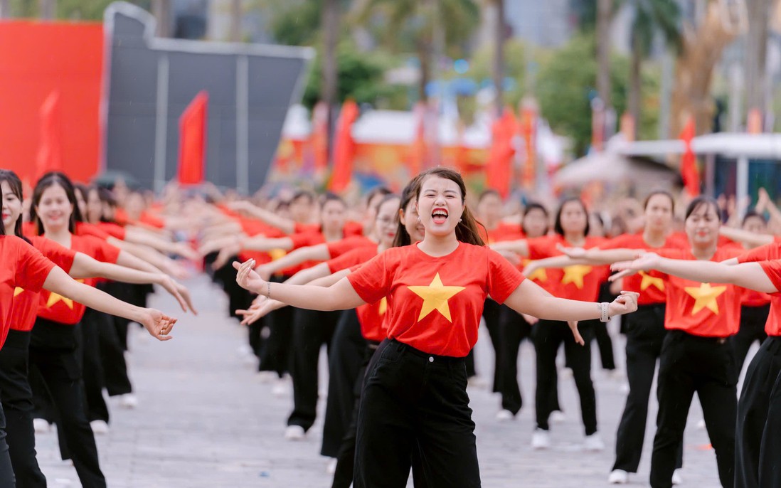 Hà Nội: 80.000 phụ nữ đồng diễn dân vũ chào mừng 80 năm Quốc Khánh