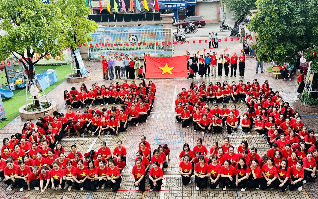 Phụ nữ cả nước rộn ràng hòa nhịp dân vũ chào mừng 80 năm Cách mạng Tháng Tám và Quốc khánh 2/9