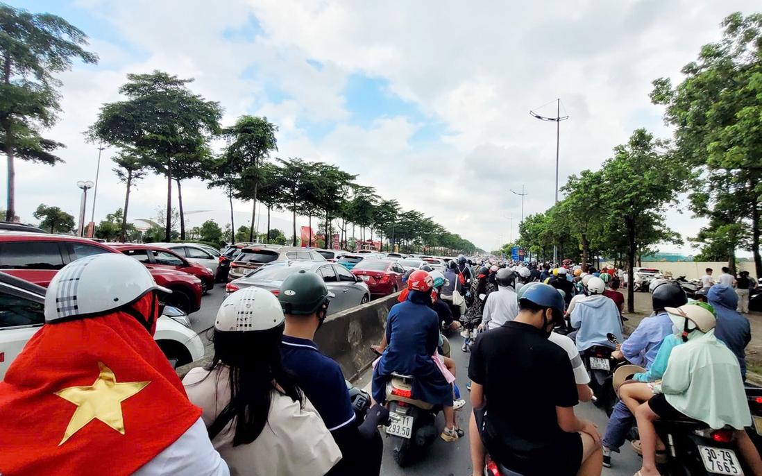Khuyến cáo thay đổi lộ trình tránh ùn tắc khi đến Triển lãm thành tựu đất nước