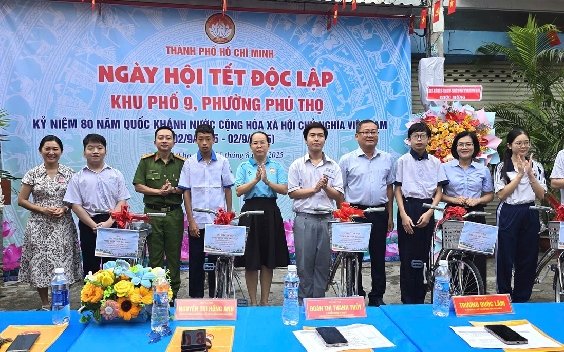 TPHCM: Rộn rã Ngày hội "Tết Độc lập" ở phường Phú Thọ