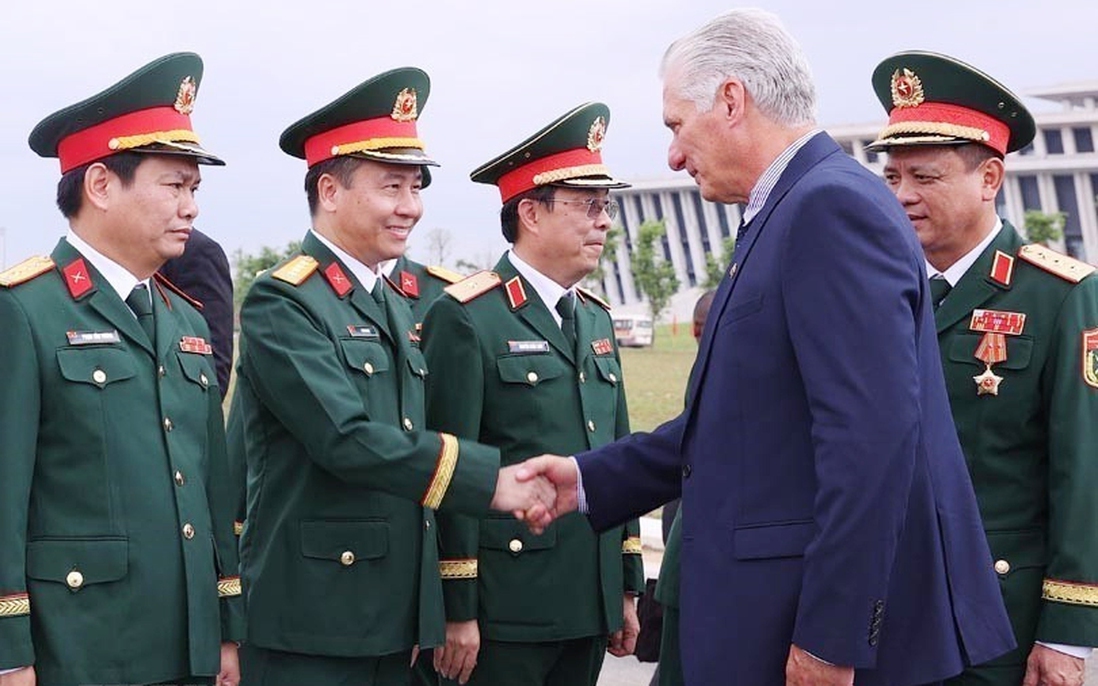Bí thư thứ Nhất, Chủ tịch nước Cuba và Phu nhân thăm Bảo tàng Lịch sử Quân sự
