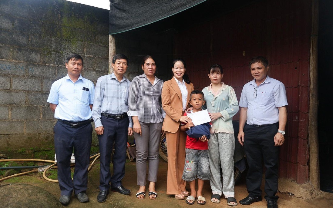Lâm Đồng: Động viên 69 học sinh nghèo trước thềm năm học mới