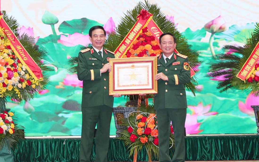 Trao huân chương tặng Đại tướng Phan Văn Giang và các lãnh đạo Bộ Quốc phòng
