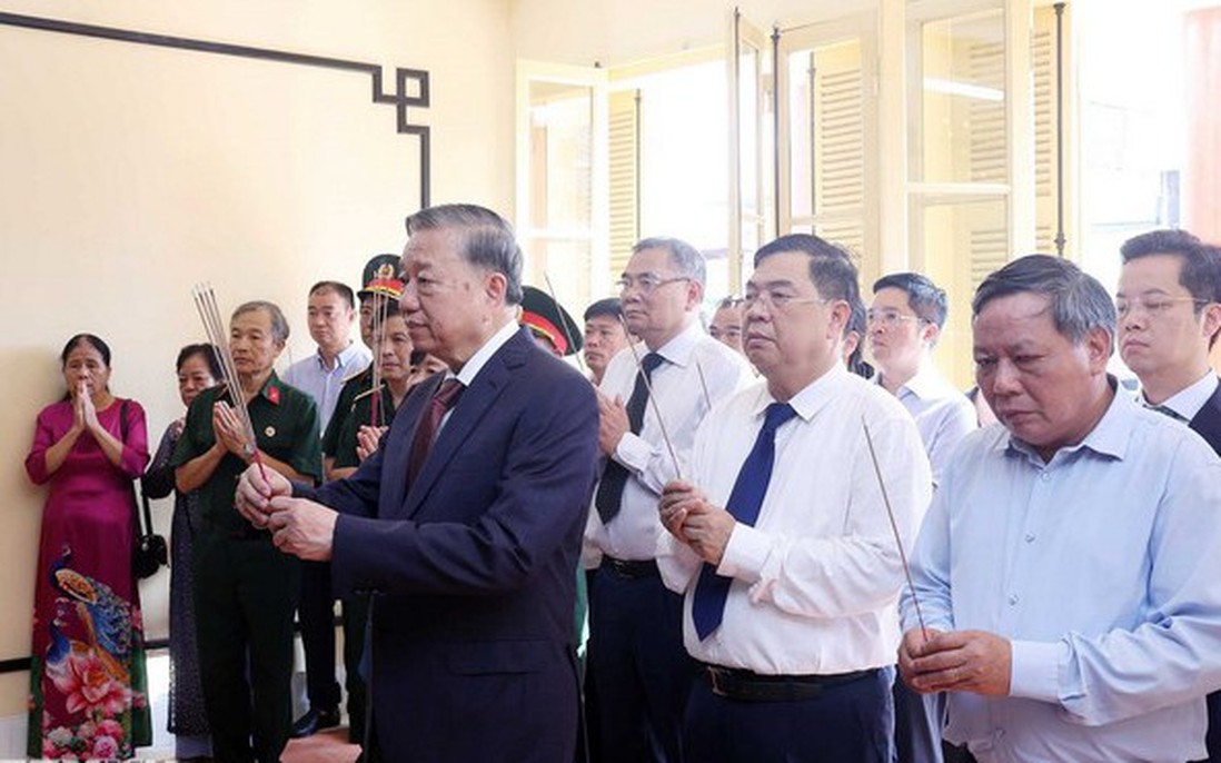 Tổng Bí thư Tô Lâm dâng hương tại Di tích số 48 Hàng Ngang