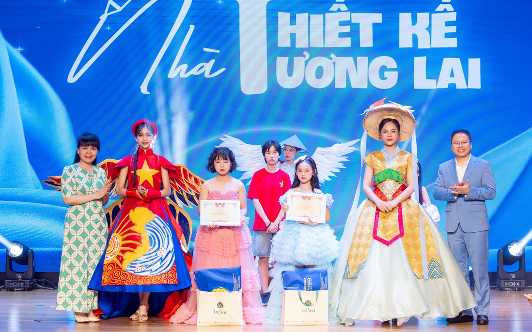 Nhà thiết kế nhí thể hiện tình yêu nước qua thời trang