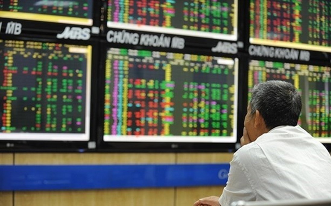 VN-Index "rung lắc" trên đường lên đỉnh 1.600 điểm