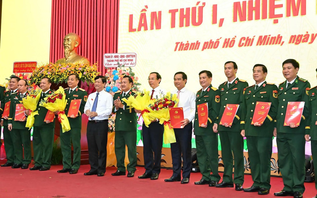 Phát huy truyền thống anh hùng của lực lượng vũ trang thành phố Hồ Chí Minh