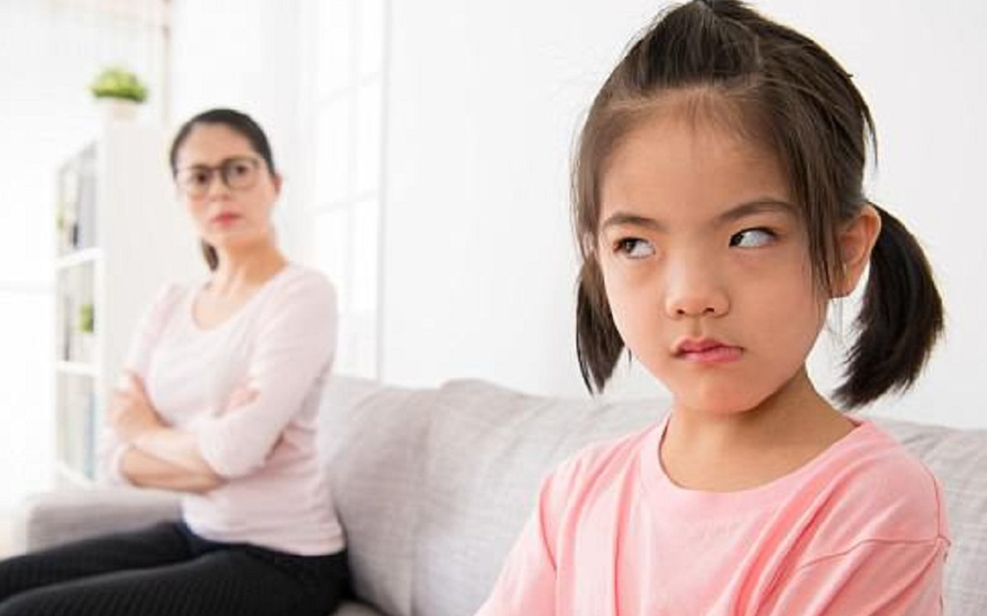 Khi cha mẹ "quên" dạy con cư xử đúng mực