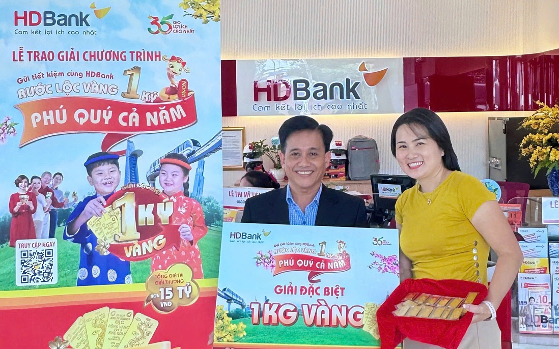 Một nữ khách hàng tại TPHCM "rinh" ngay 1 ký vàng khi gửi tiết kiệm HDBank