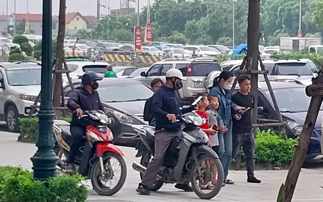 Xe ôm "chặt chém" khách ở Trung tâm triển lãm Quốc gia