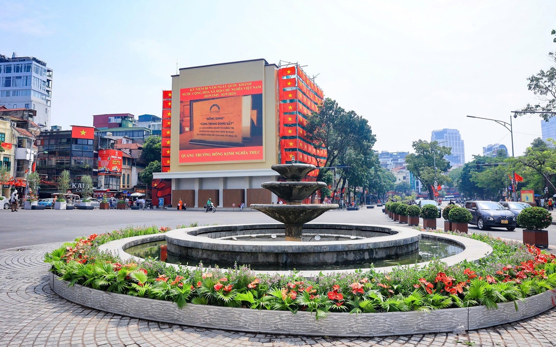 Bất ngờ với diện mạo mới của Quảng trường Đông Kinh Nghĩa Thục