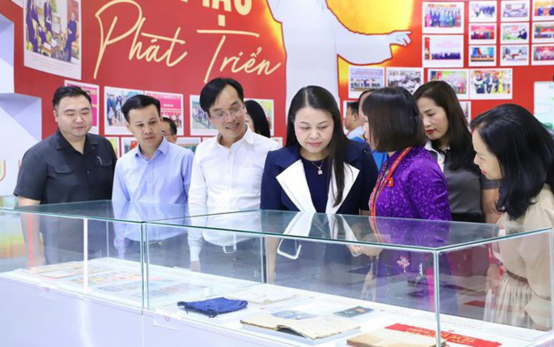 Phó Chủ tịch - Tổng Thư ký Nguyễn Thị Thu Hà thăm không gian triển lãm "Kiến tạo, phát triển"
