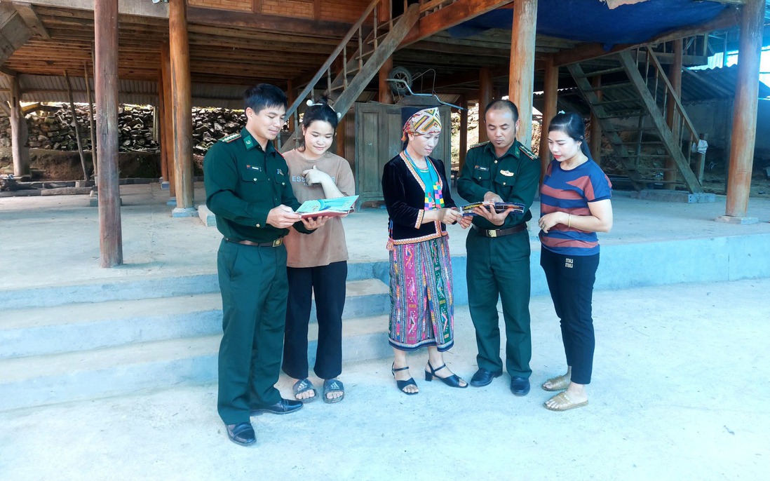 Đưa tri thức pháp luật đến từng bản làng ở xã biên giới Keng Đu