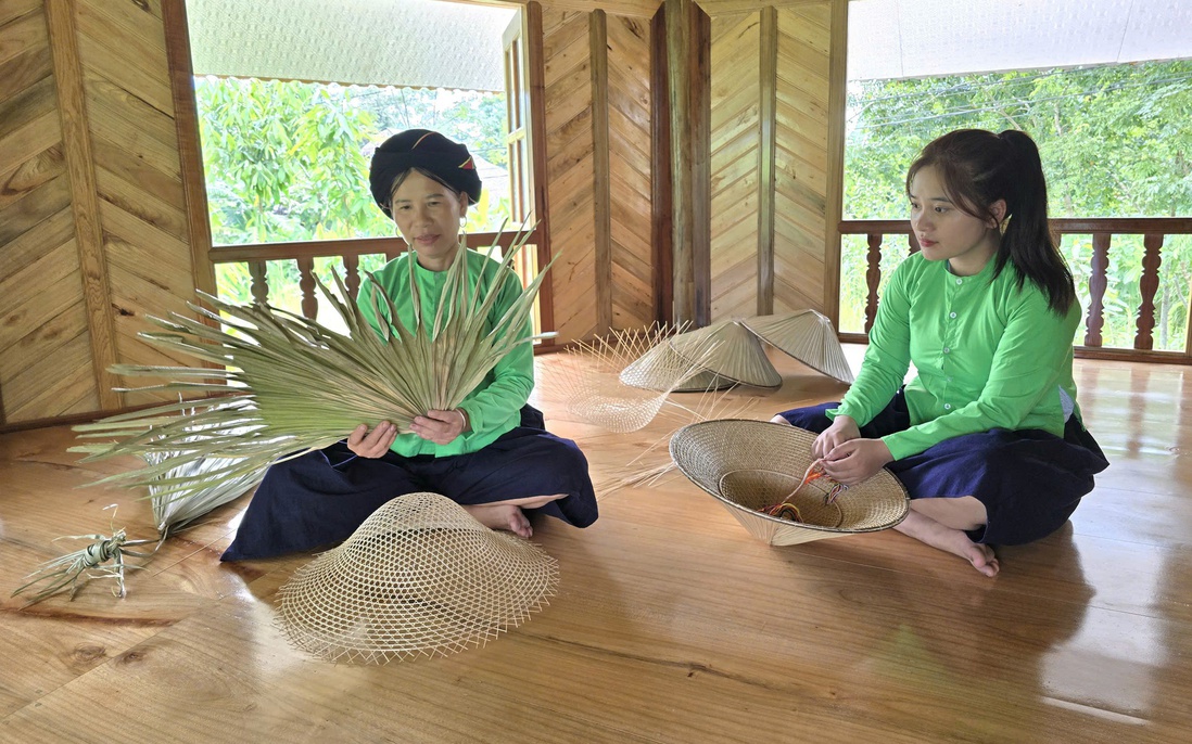 Tiếp sức để phụ nữ miền núi, vùng sâu, vùng xa phát triển và tiêu thụ sản phẩm truyền thống