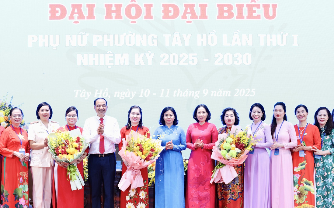 Chủ tịch Hội LHPN Việt Nam Nguyễn Thị Tuyến dự Đại hội phụ nữ điểm của Hà Nội