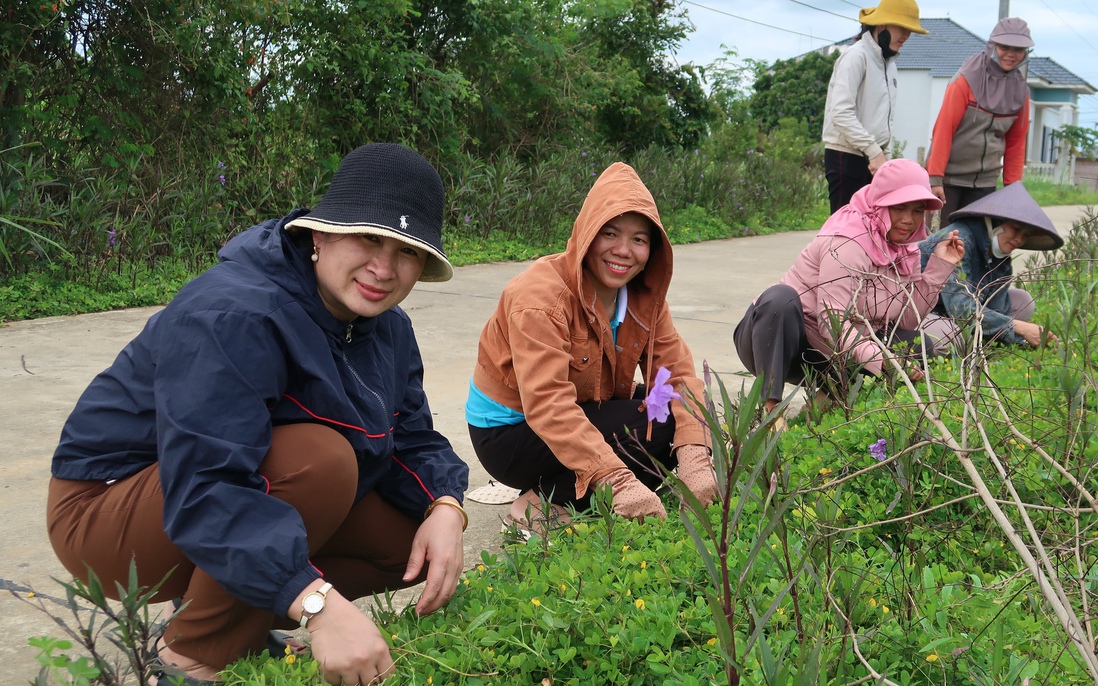 Con đường hoa nông thôn mới của phụ nữ Ea Knốp