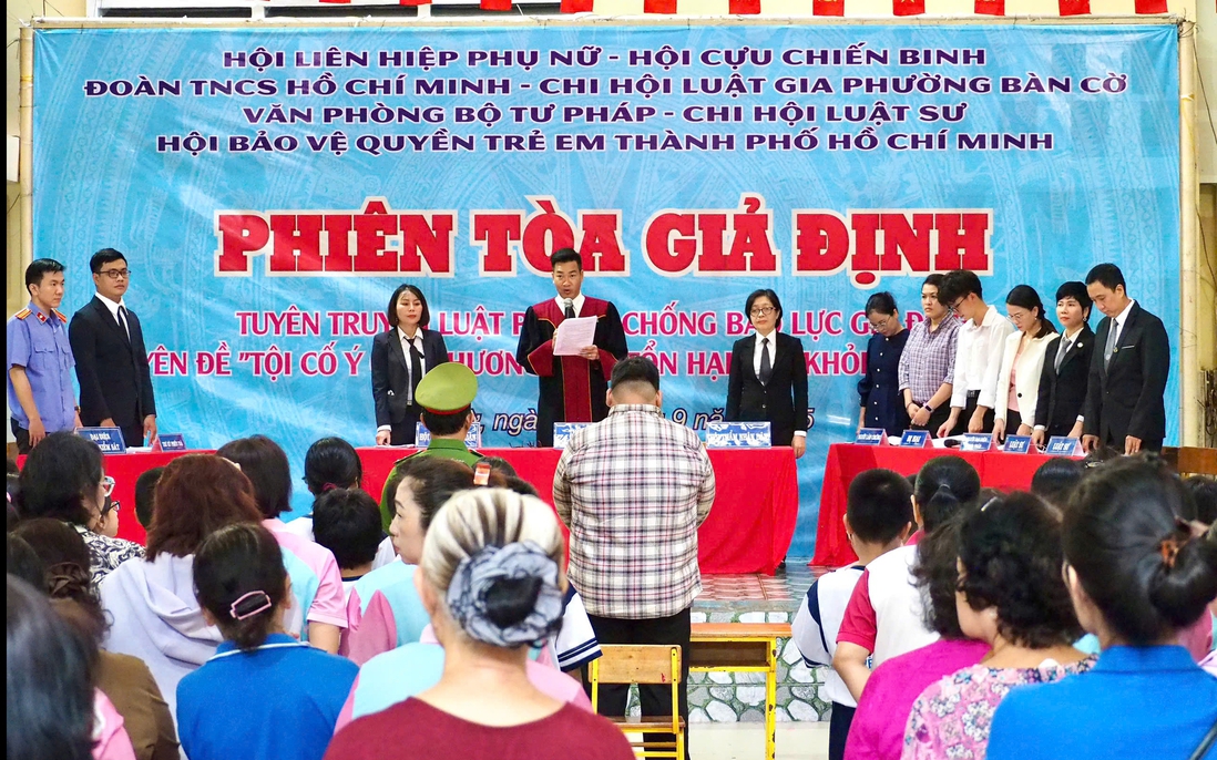 Học sinh tiểu học được tiếp cận câu chuyện pháp luật qua Phiên tòa giả định