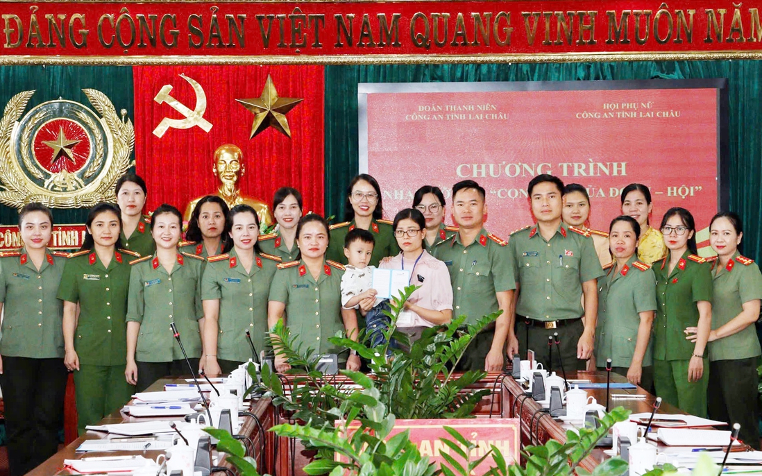 Hội Phụ nữ Công an tỉnh Lai Châu nhận đỡ đầu con trai thiếu tá hy sinh khi làm nhiệm vụ