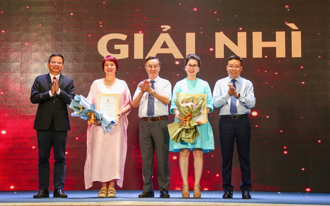 MC Diễm Quỳnh đoạt giải cuộc thi viết "Cha và con gái"