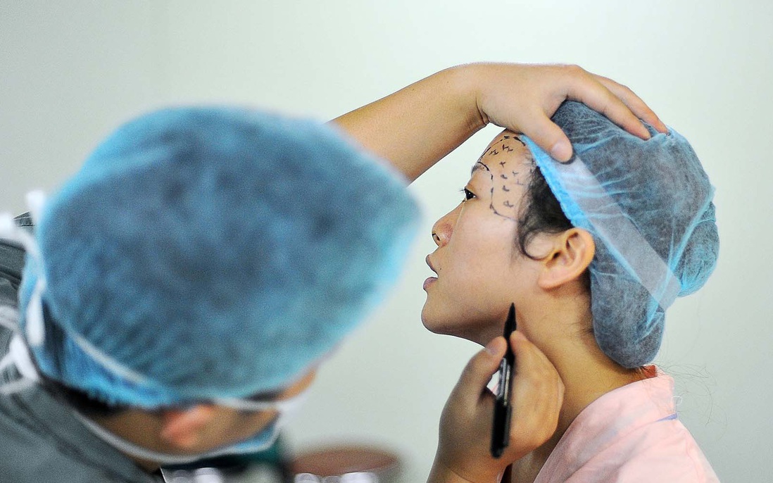 Phẫu thuật thẩm mỹ ở Trung Quốc: Thị trường 300 tỷ nhân dân tệ đang ngày càng trẻ hóa