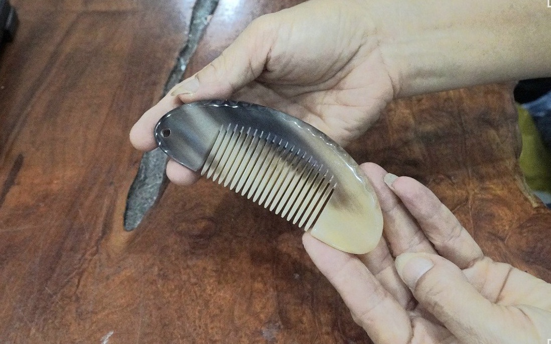 Thu nhập tiền tỷ từ nghề chế tác sừng độc nhất vô nhị