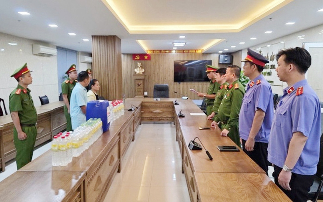 Đà Nẵng: Khởi tố đối tượng sản xuất giấm ăn bằng axit công nghiệp pha nước giếng