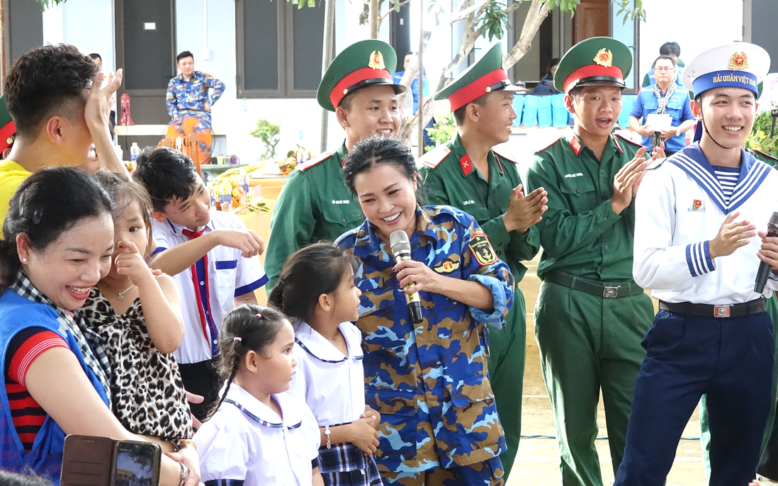 TPHCM: Trao gửi yêu thương tới quân và dân vùng biển đảo Tây Nam
