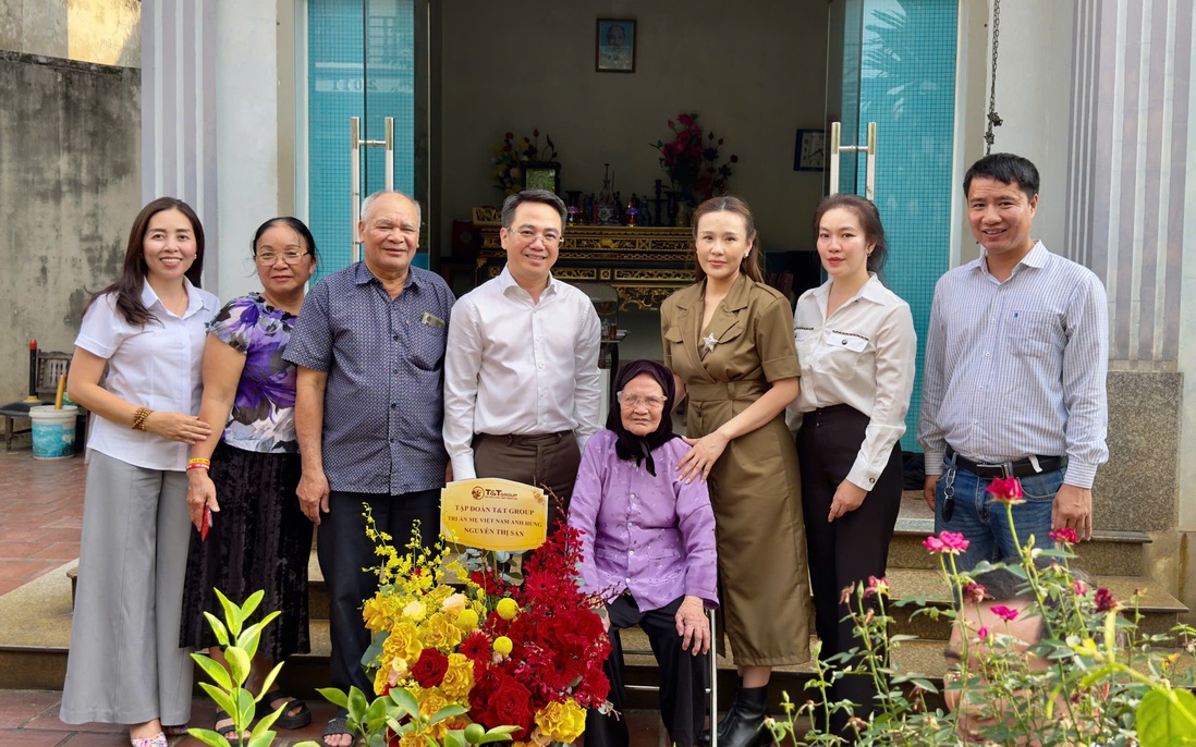 Chương trình "Ơn nghĩa sinh thành 2025" tri ân các Mẹ Việt Nam Anh hùng tại Hà Nội