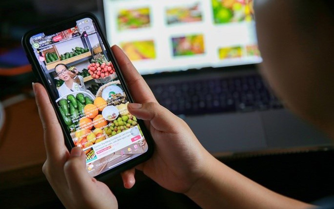 Nông dân học livestream, bứt phá cùng thương mại điện tử