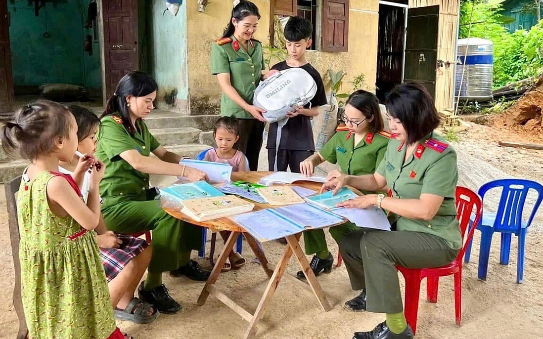 "Mẹ đỡ đầu" - lan tỏa yêu thương đến với trẻ em mồ côi ở Cao Bằng