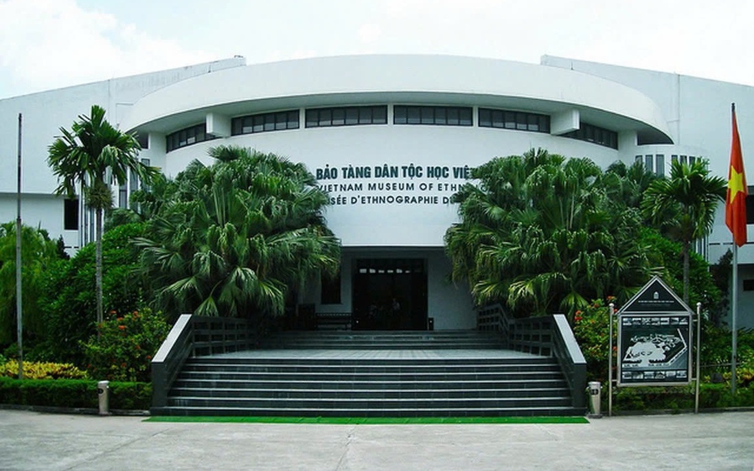 Gửi đơn tố cáo mãi không được giải quyết, nữ tiến sĩ còn bị dọa tạt axit 