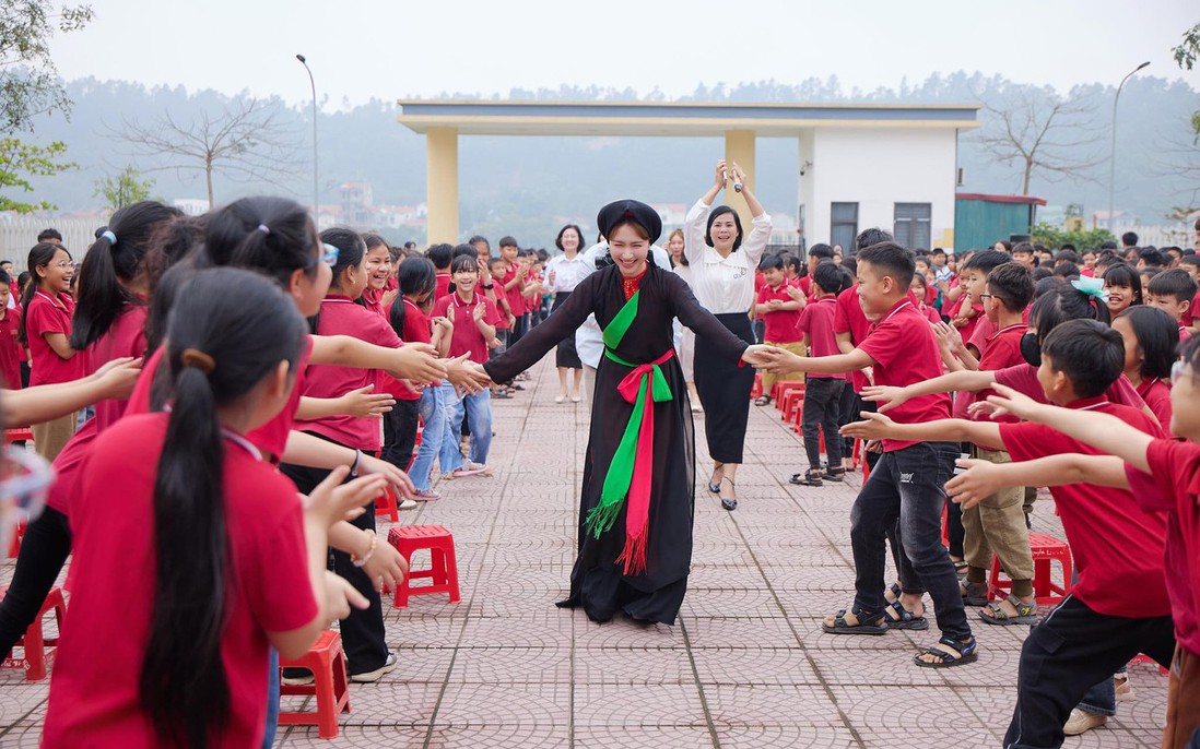 Nghệ sĩ sẵn sàng lên bục giảng, nhà trường lo "bí" kinh phí