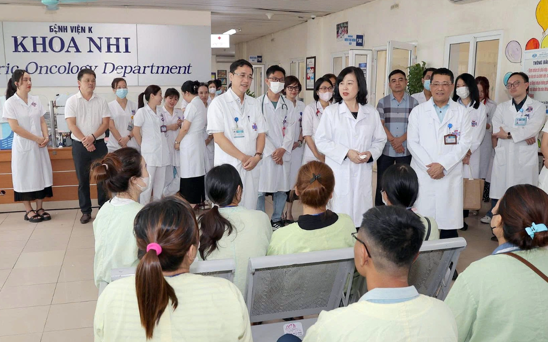 Bộ trưởng Đào Hồng Lan nói về chính sách miễn viện phí; chế độ tiền lương, phụ cấp đối với nhân viên y tế