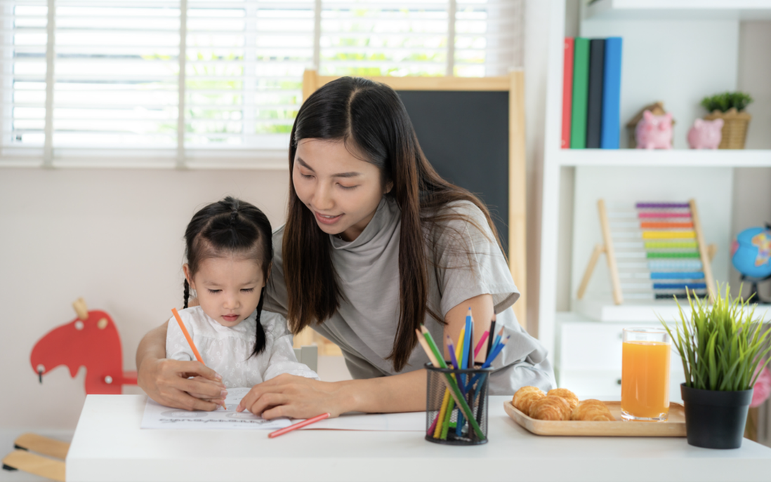 Tuần đầu con đến lớp, mẹ học được 4 điều quý giá
