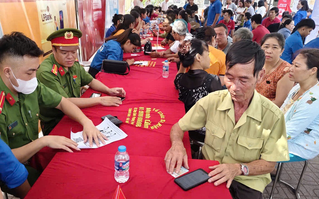 Đưa công nghệ đến từng hộ dân: Xã Thanh Oai quyết tâm chuyển đổi số toàn diện