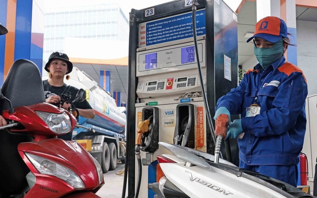 Giá xăng dầu đồng loạt tăng, RON95-III lên mức 20.608 đồng mỗi lít