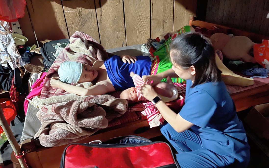 Gian nan hành trình chăm sóc bà mẹ, trẻ em của nữ y sĩ cơ sở