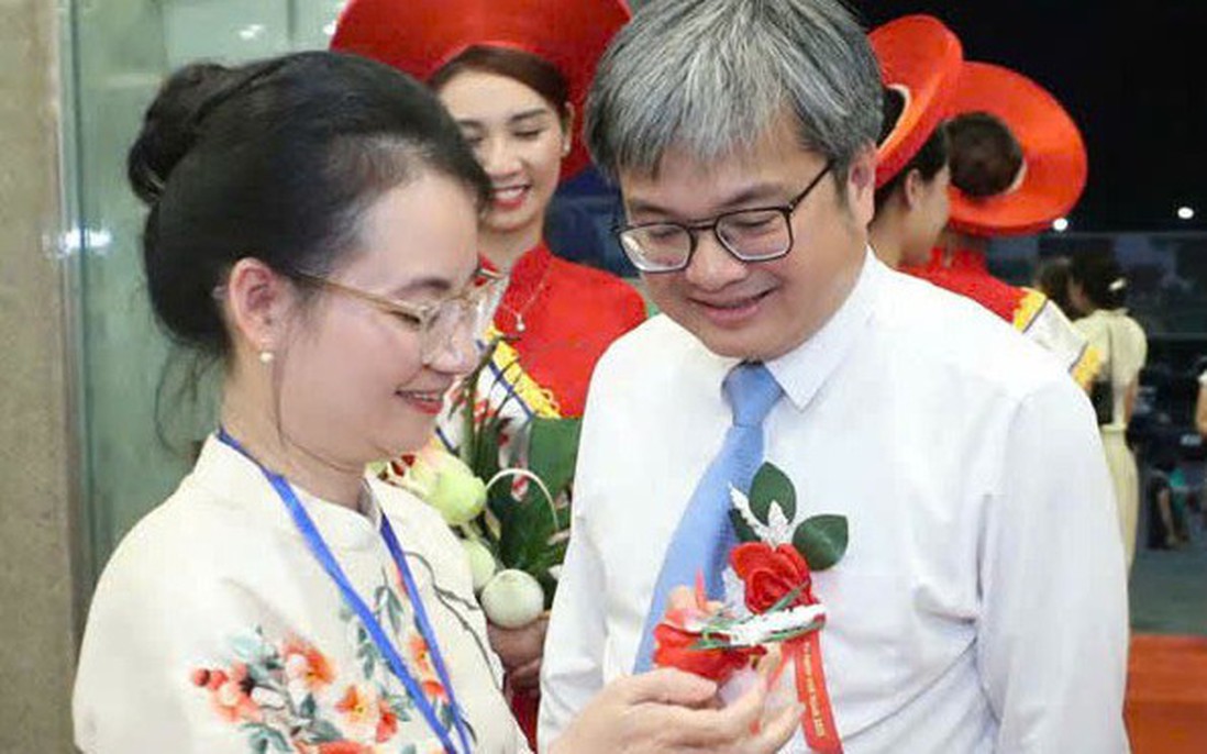 Lắng đọng hình ảnh bông hồng cài áo trong "Ơn nghĩa sinh thành 2025"